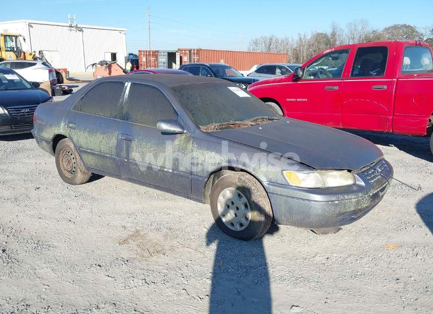 1997 Toyota Camry LE (VIN 4T1BG22K9VU765136) main photo