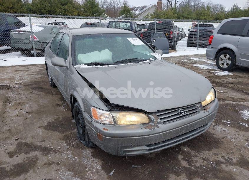 1998 Toyota Camry LE (VIN 4T1BG22K9WU293733) main photo