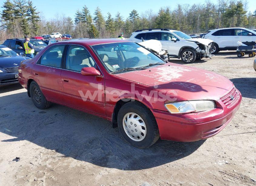 1998 Toyota Camry LE (VIN 4T1BG22K9WU367829) main photo