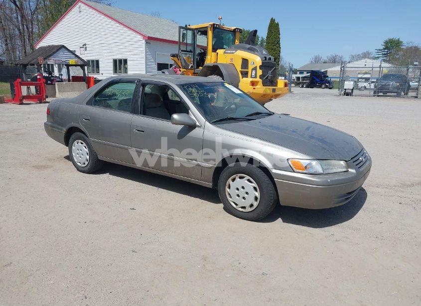 1999 Toyota Camry LE (VIN 4T1BG22K9XU443843) main photo