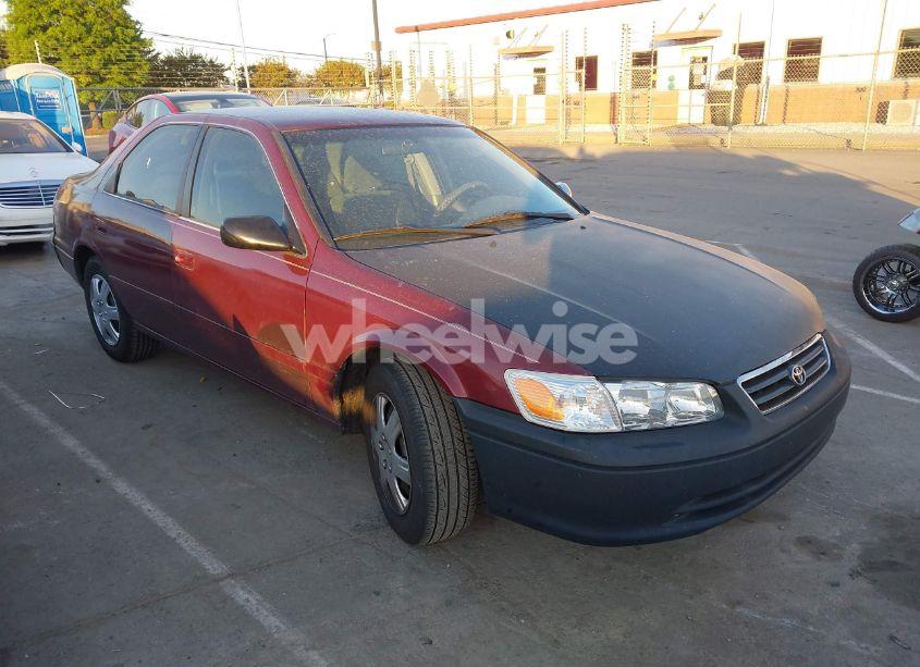2000 Toyota Camry LE (VIN 4T1BG22K9YU688451) main photo