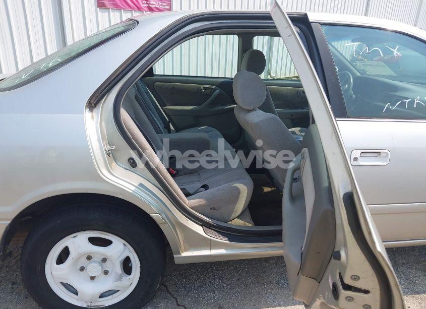 Photo 8 of 2000 Toyota Camry CE (VIN 4T1BG22K9YU714823)