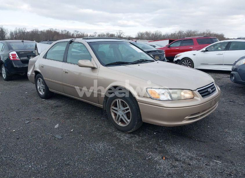 2000 Toyota Camry LE (VIN 4T1BG22K9YU979547) main photo