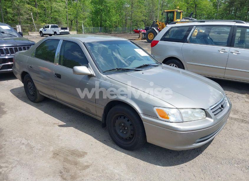 2001 Toyota Camry LE (VIN 4T1BG22KX1U072957) main photo