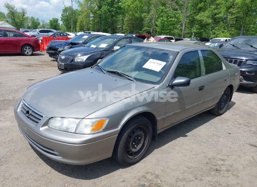 Photo 2 of 2001 Toyota Camry LE (VIN 4T1BG22KX1U072957)