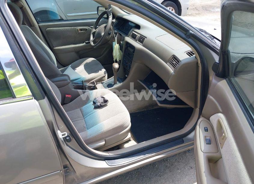 Photo 5 of 2001 Toyota Camry LE (VIN 4T1BG22KX1U072957)