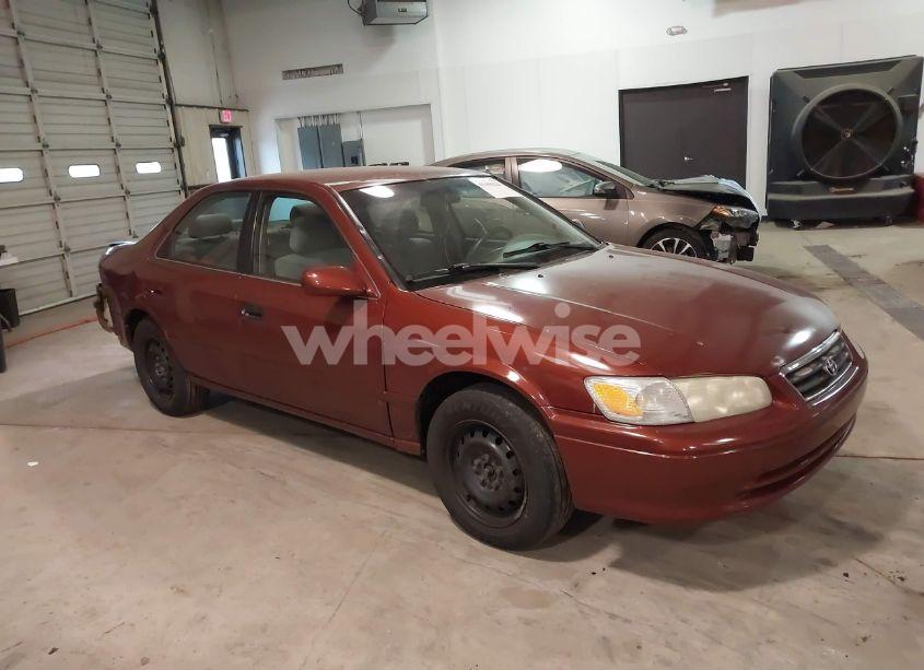 2001 Toyota Camry LE (VIN 4T1BG22KX1U102720) main photo