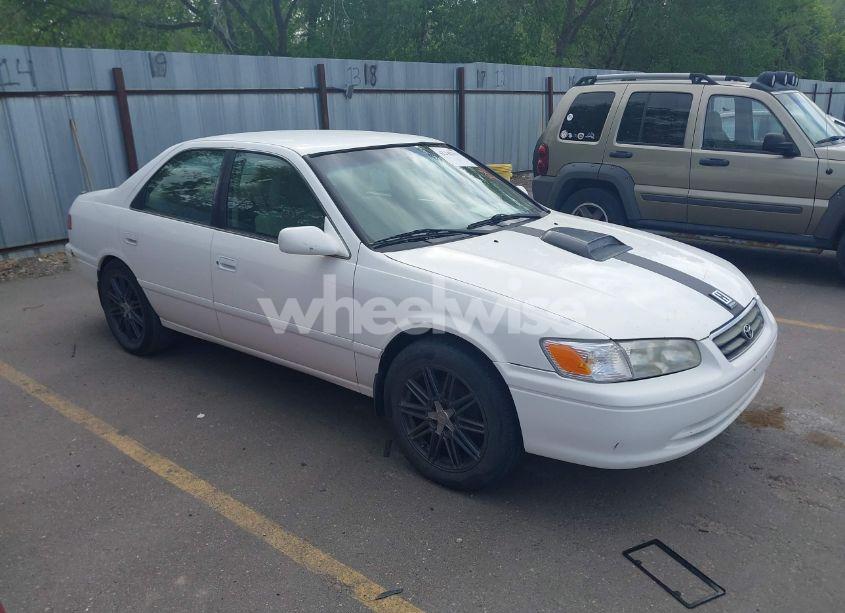 2001 Toyota Camry CE (VIN 4T1BG22KX1U854028) main photo