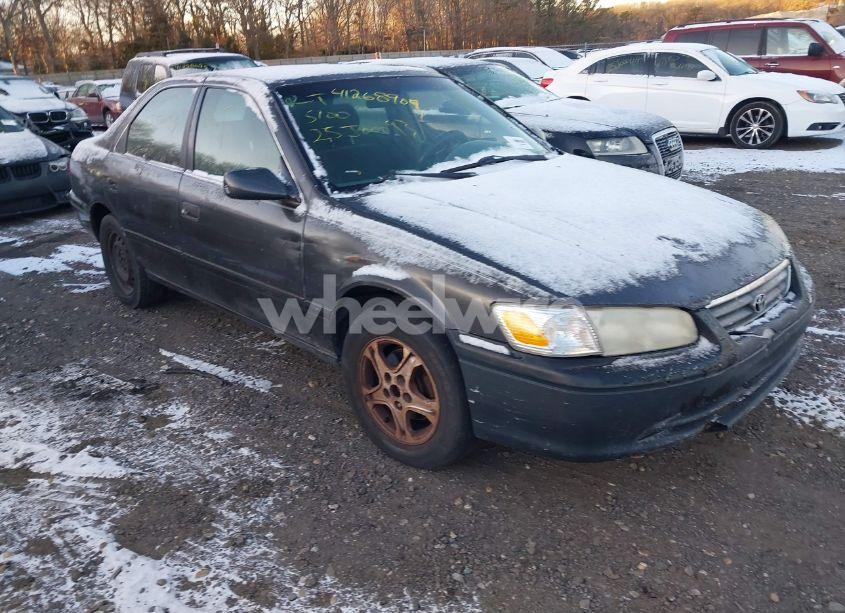 2001 Toyota Camry LE (VIN 4T1BG22KX1U858810) main photo