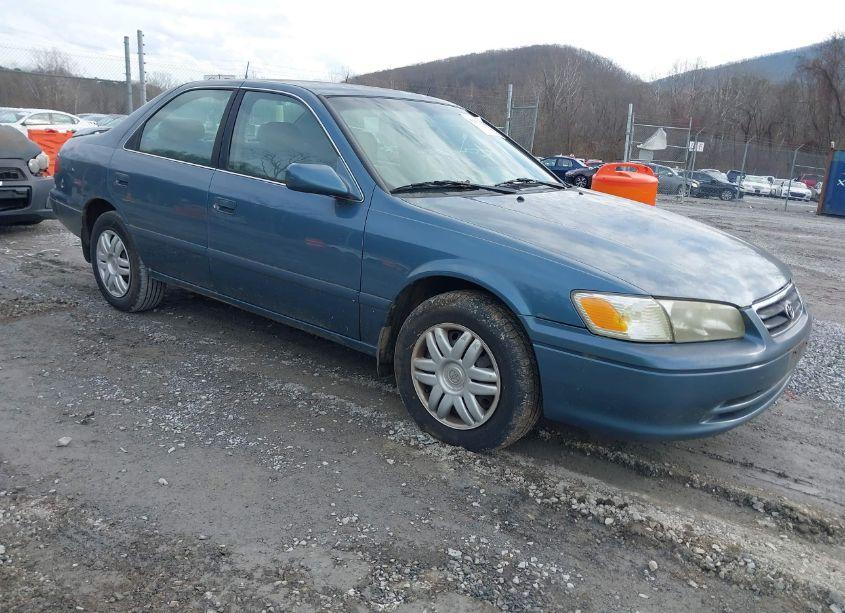 2001 Toyota Camry LE (VIN 4T1BG22KX1U865319) main photo
