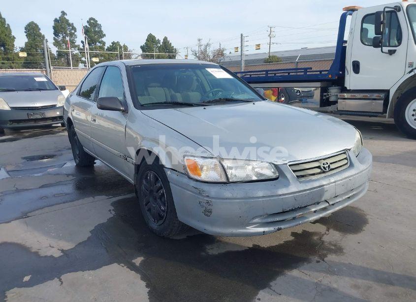 2001 Toyota Camry LE (VIN 4T1BG22KX1U867930) main photo