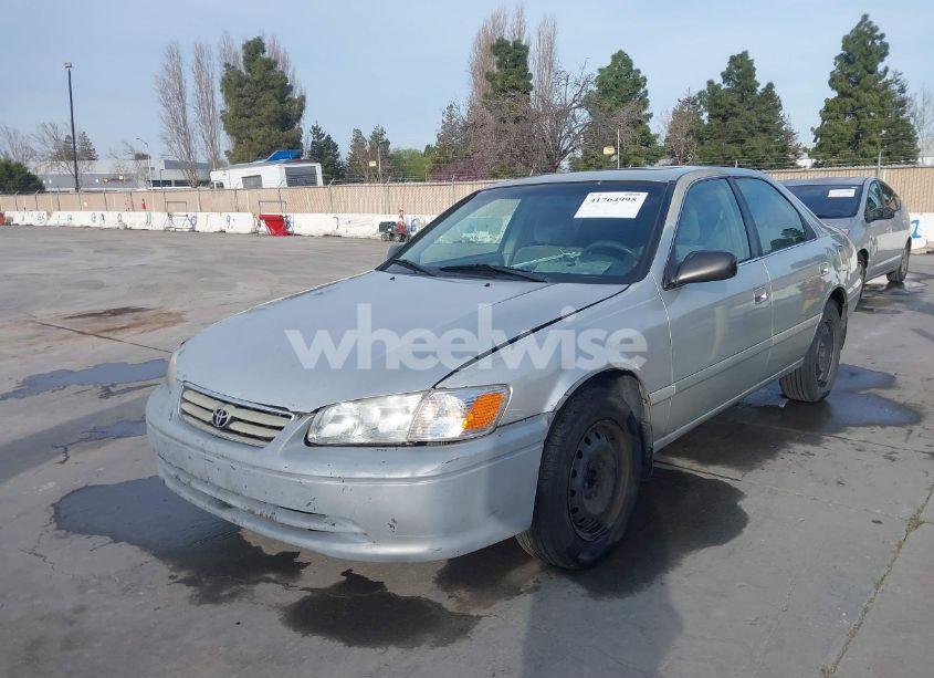 Photo 2 of 2001 Toyota Camry LE (VIN 4T1BG22KX1U867930)
