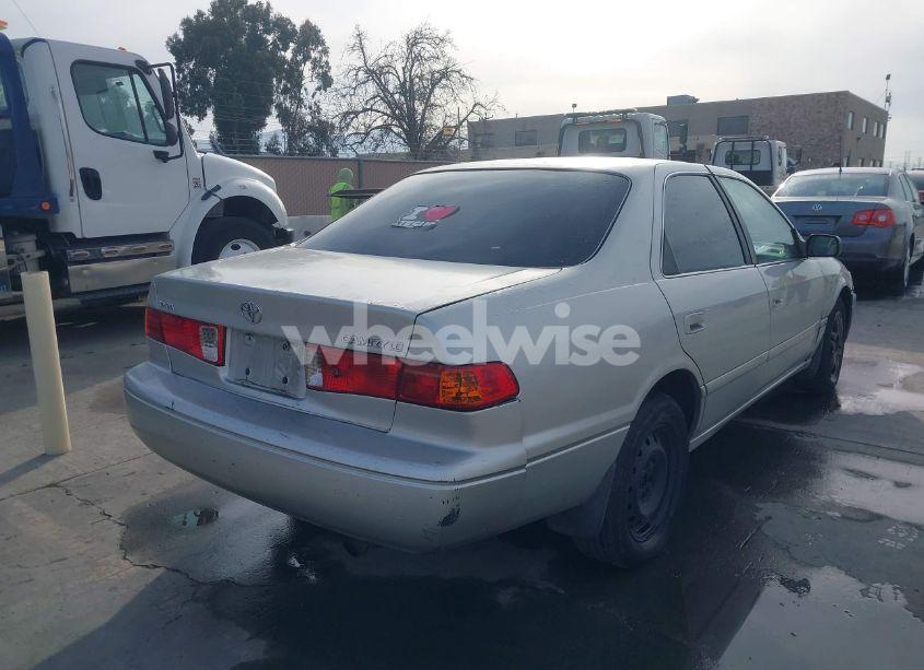 Photo 4 of 2001 Toyota Camry LE (VIN 4T1BG22KX1U867930)