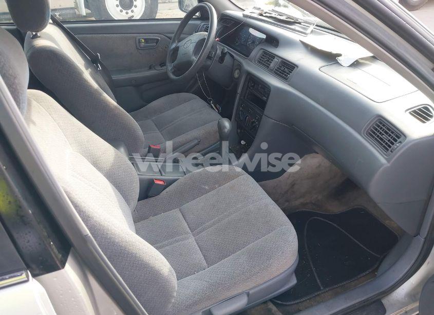 Photo 5 of 2001 Toyota Camry LE (VIN 4T1BG22KX1U867930)