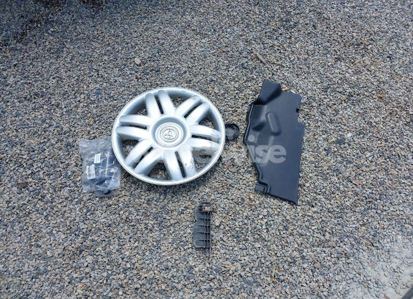 Photo 12 of 2001 Toyota Camry LE (VIN 4T1BG22KX1U869581)