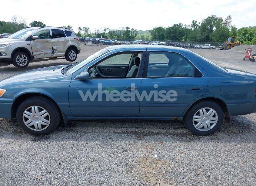 Photo 15 of 2001 Toyota Camry LE (VIN 4T1BG22KX1U869581)