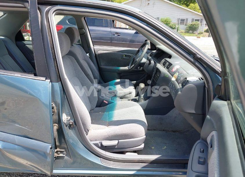 Photo 5 of 2001 Toyota Camry LE (VIN 4T1BG22KX1U869581)