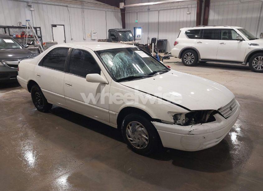 1997 Toyota Camry LE (VIN 4T1BG22KXVU009217) main photo