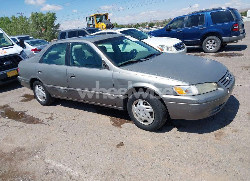 1997 Toyota Camry LE (VIN 4T1BG22KXVU091174) main photo