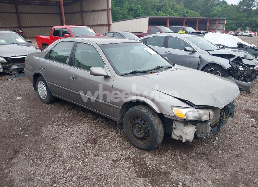 1998 Toyota Camry LE (VIN 4T1BG22KXWU202064) main photo