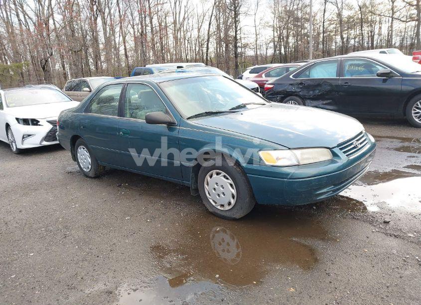 1998 Toyota Camry LE (VIN 4T1BG22KXWU291330) main photo