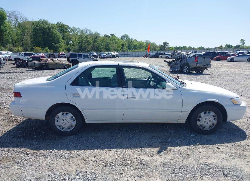 Photo 13 of 1998 Toyota Camry LE (VIN 4T1BG22KXWU312113)