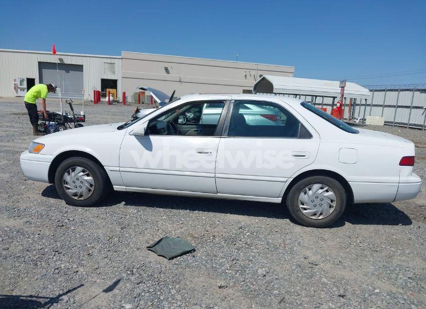 Photo 14 of 1998 Toyota Camry LE (VIN 4T1BG22KXWU312113)