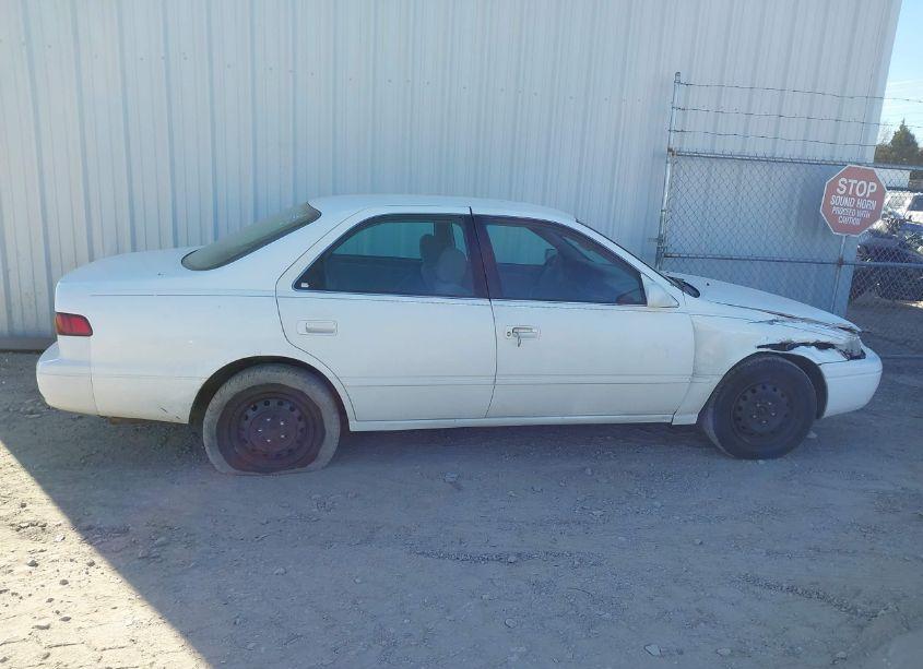 Photo 13 of 1999 Toyota Camry LE (VIN 4T1BG22KXXU430728)