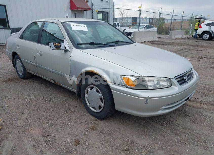 2000 Toyota Camry CE (VIN 4T1BG22KXYU685655) main photo