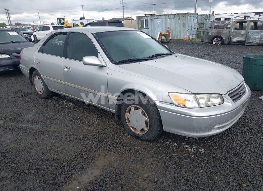 2000 Toyota Camry CE (VIN 4T1BG22KXYU690984) main photo
