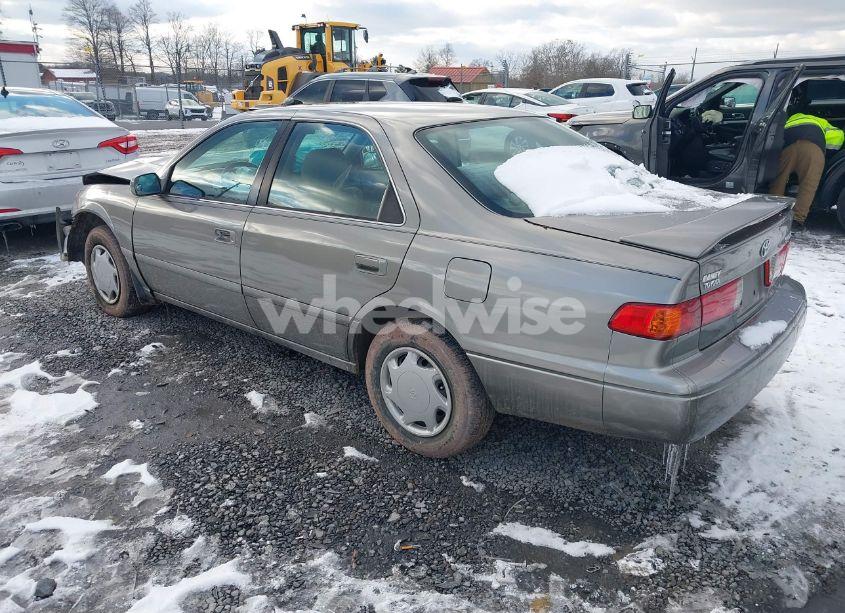 Photo 3 of 2000 Toyota Camry CE (VIN 4T1BG22KXYU714183)