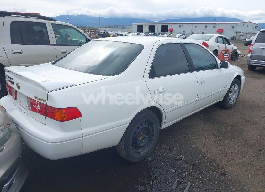 Photo 4 of 2000 Toyota Camry LE (VIN 4T1BG22KXYU948498)