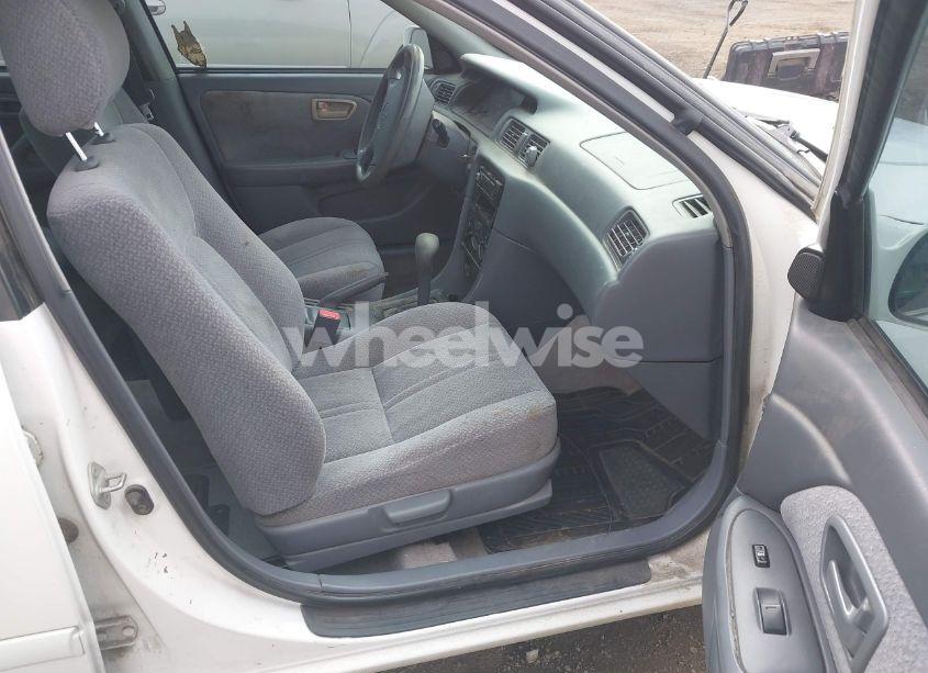 Photo 5 of 2000 Toyota Camry LE (VIN 4T1BG22KXYU948498)