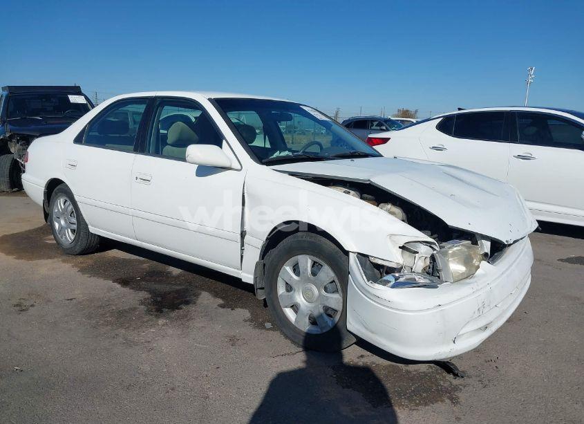 2000 Toyota Camry LE (VIN 4T1BG28K0YU926551) main photo