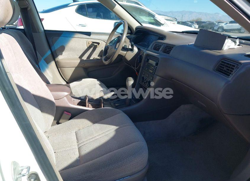 Photo 5 of 2000 Toyota Camry LE (VIN 4T1BG28K0YU926551)