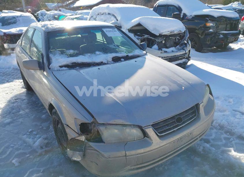 2000 Toyota Camry LE (VIN 4T1BG28K0YU957430) main photo