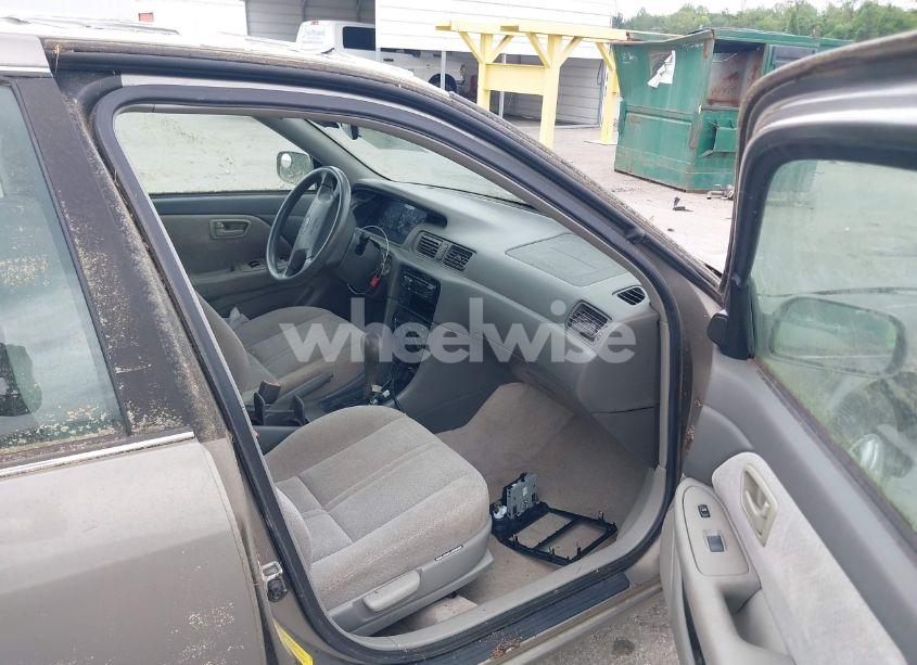 Photo 5 of 2001 Toyota Camry LE (VIN 4T1BG28K11U040227)