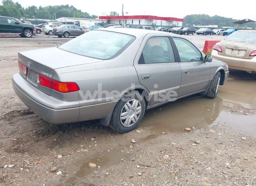Photo 4 of 2000 Toyota Camry LE (VIN 4T1BG28K1YU683378)