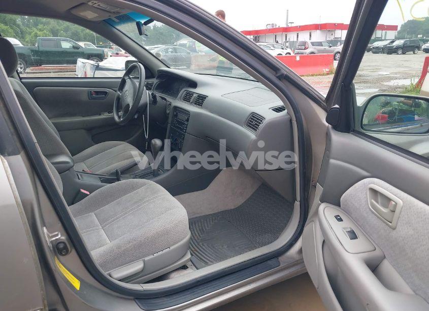 Photo 5 of 2000 Toyota Camry LE (VIN 4T1BG28K1YU683378)