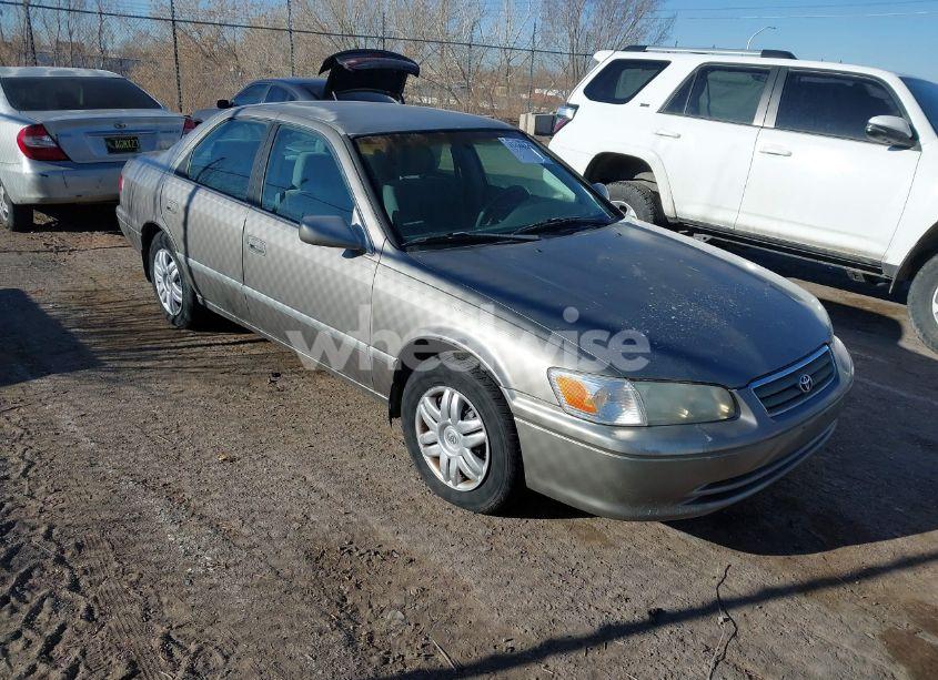 2001 Toyota Camry LE (VIN 4T1BG28K21U018298) main photo