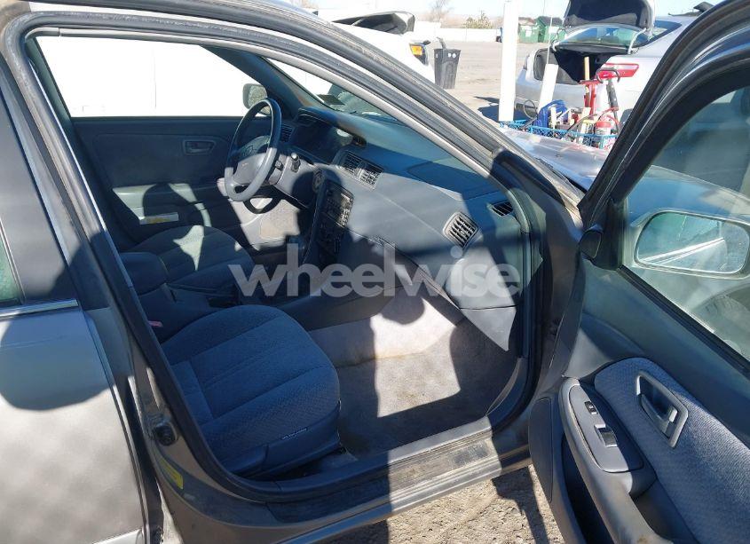 Photo 5 of 2001 Toyota Camry LE (VIN 4T1BG28K21U018298)