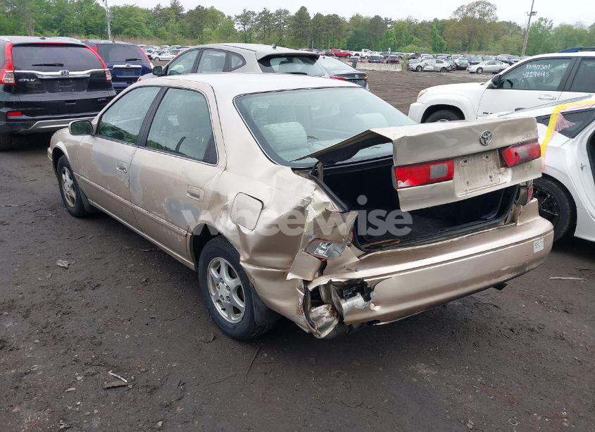 Photo 3 of 1998 Toyota Camry XLE (VIN 4T1BG28K2WU288445)