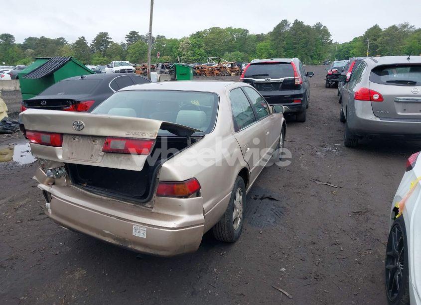 Photo 4 of 1998 Toyota Camry XLE (VIN 4T1BG28K2WU288445)