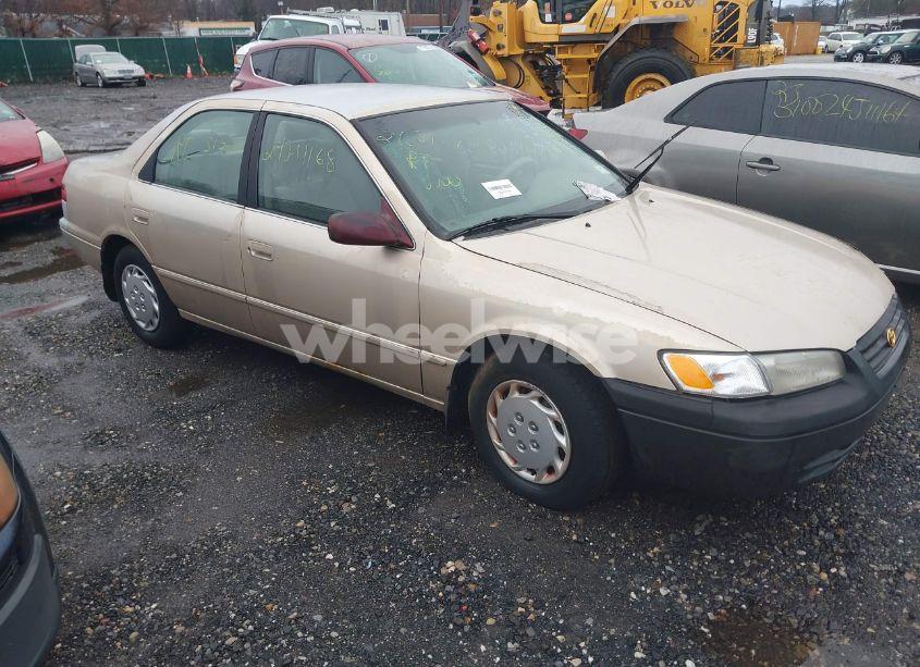 1999 Toyota Camry LE (VIN 4T1BG28K2XU533343) main photo