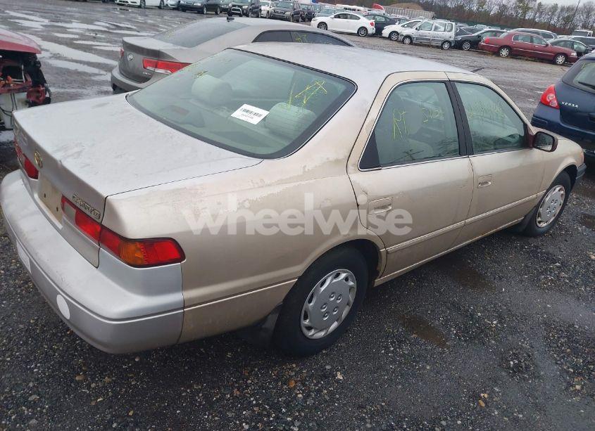 Photo 4 of 1999 Toyota Camry LE (VIN 4T1BG28K2XU533343)