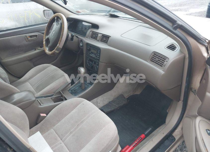 Photo 5 of 1999 Toyota Camry LE (VIN 4T1BG28K2XU533343)