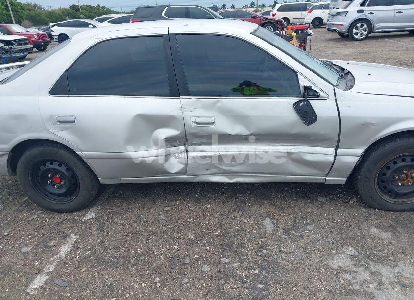 Photo 13 of 2000 Toyota Camry LE (VIN 4T1BG28K2YU705100)