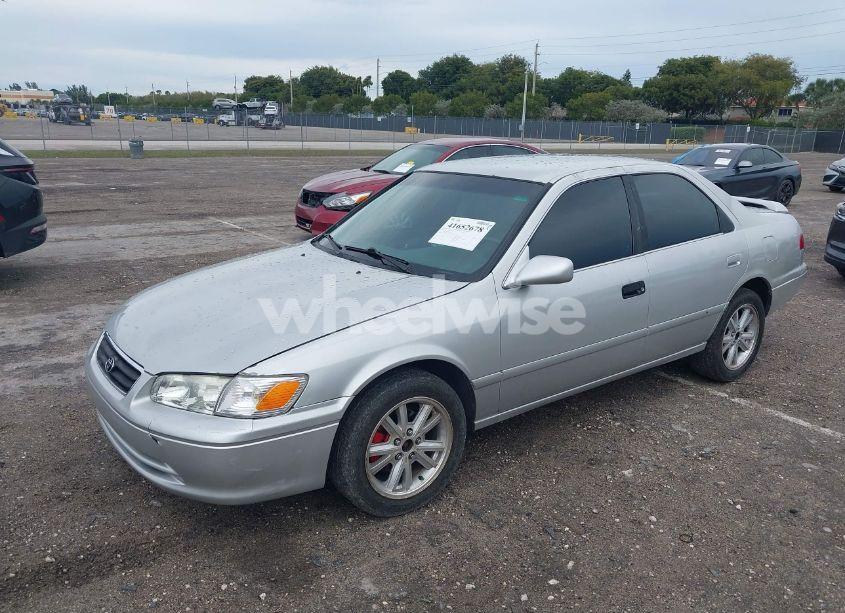 Photo 2 of 2000 Toyota Camry LE (VIN 4T1BG28K2YU705100)