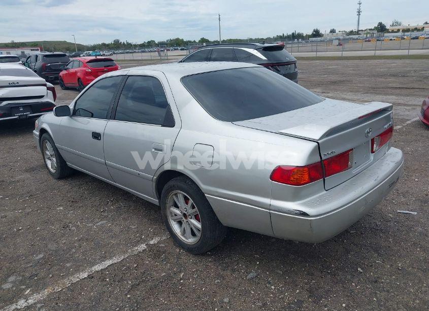 Photo 3 of 2000 Toyota Camry LE (VIN 4T1BG28K2YU705100)