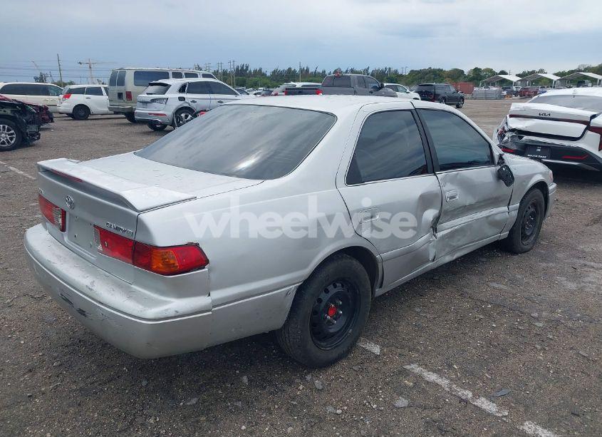 Photo 4 of 2000 Toyota Camry LE (VIN 4T1BG28K2YU705100)